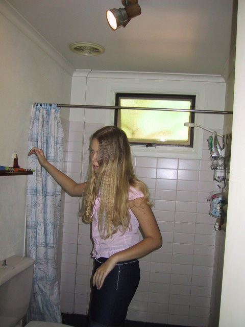 Bobbi's-Crimping-her-hair-californian-style.jpg
