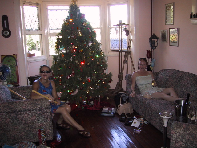 Decorated-Pine_tree-@-sammy's.jpg